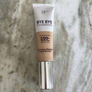IT Cosmetics Bye Bye Foundation Full Coverage Moisturizer w SPF 50+ (Light)